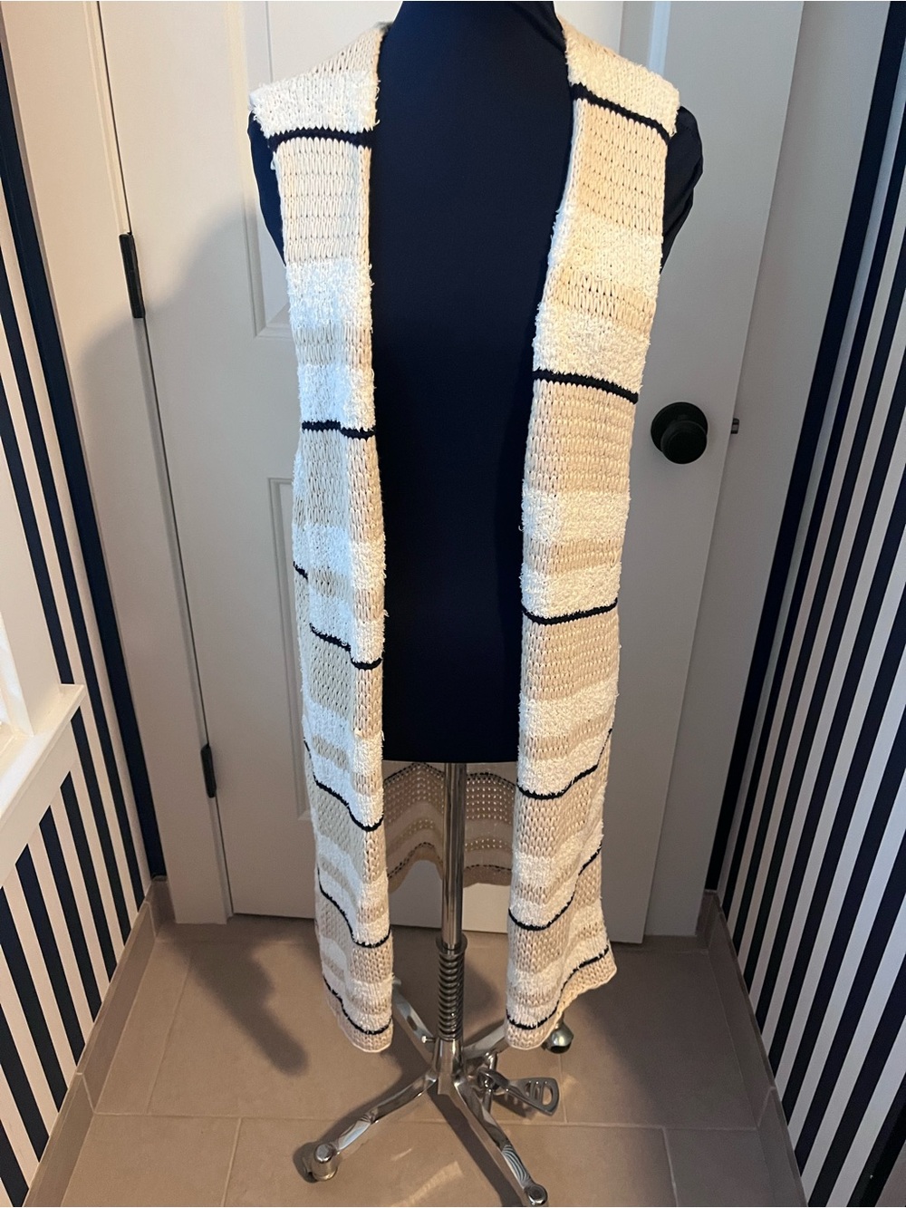 GAP Cream Knit Open Vest with Blue Stripe Sz XL